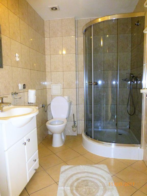 Pokoje Goscinne I Apartamenty Krupowki 19 Zakopane Exterior foto
